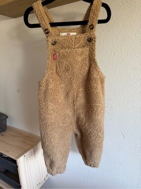 Levi's Kids Teddy Fleece Overalls in Camel Brown